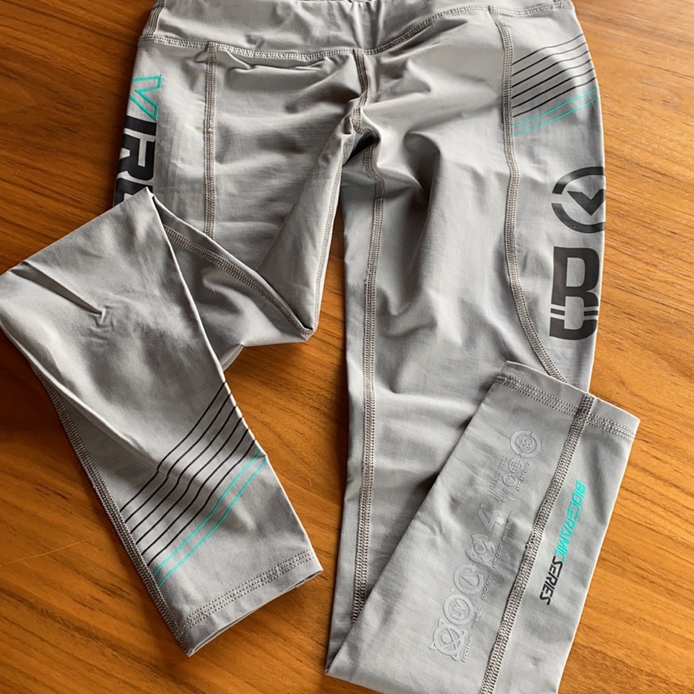 Custom Below parallel virus compression tights